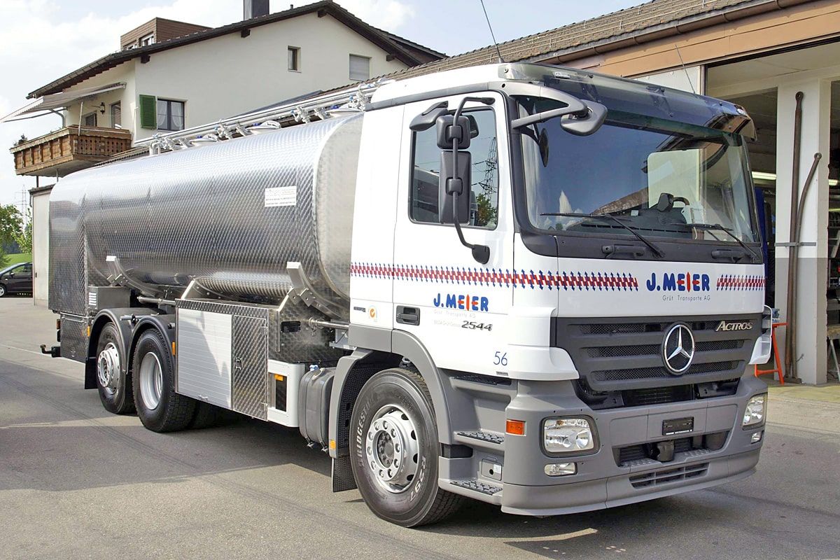 Integrated on board scale on a milk tank truck