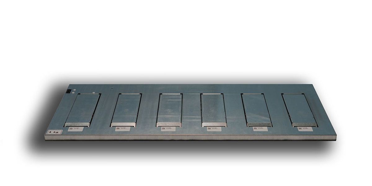 Shelf with 6 integrated scales